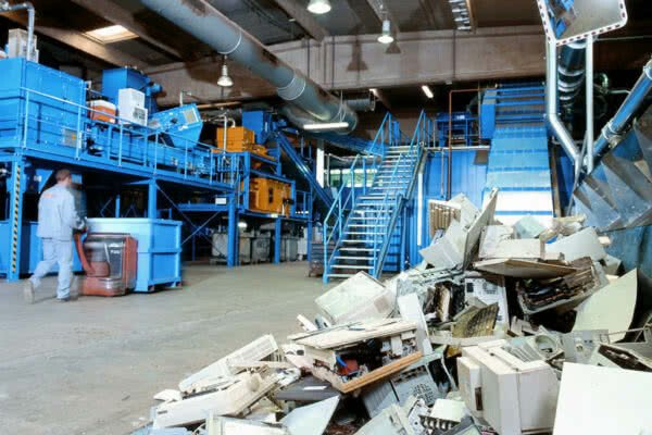 Recycling e-scrap plant